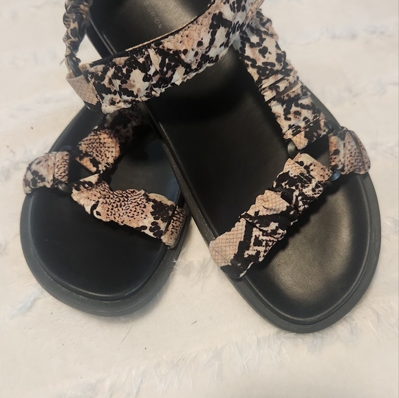 Size.9  14 & Union - Picture 3 of 10